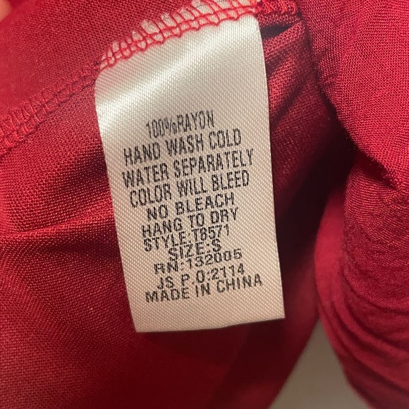 ENTRO Red Textured Blouse - Picture 6 of 7